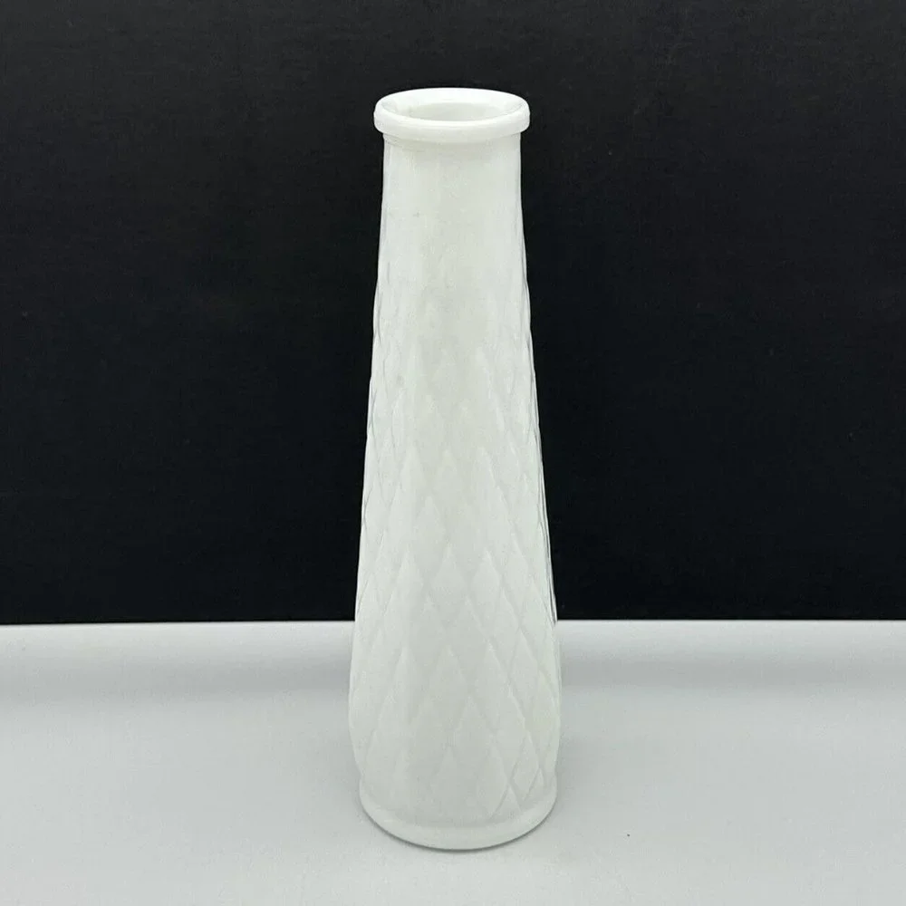 Vintage E O Brody Cleveland 8 Panel Milk Glass Vase‎ M-147 Quilted Diamonds 9